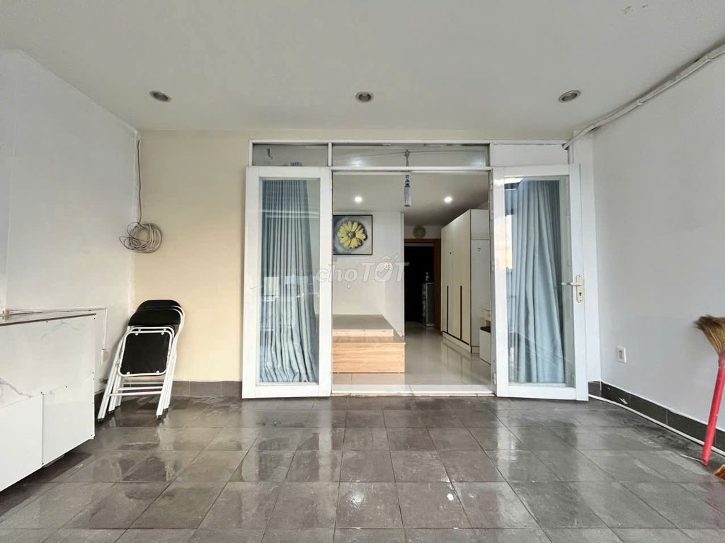 Rent a kitchen room for only 5 million2 in the Big House.
