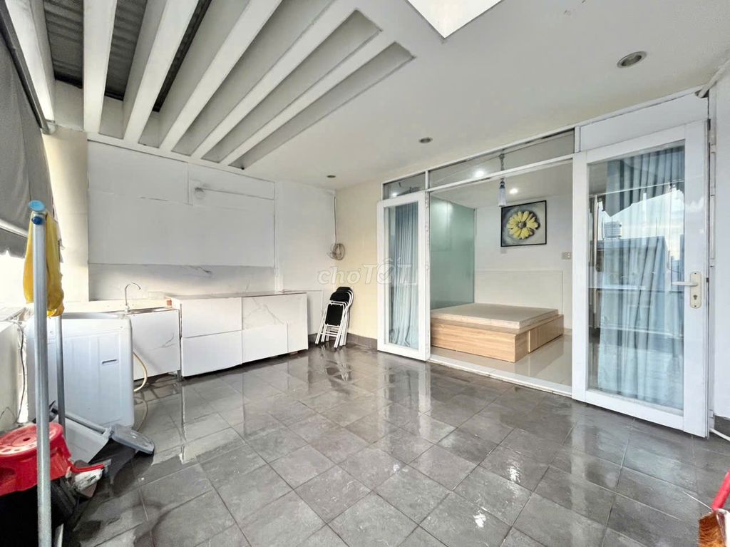 Rent a kitchen room for only 5 million2 in the Big House.