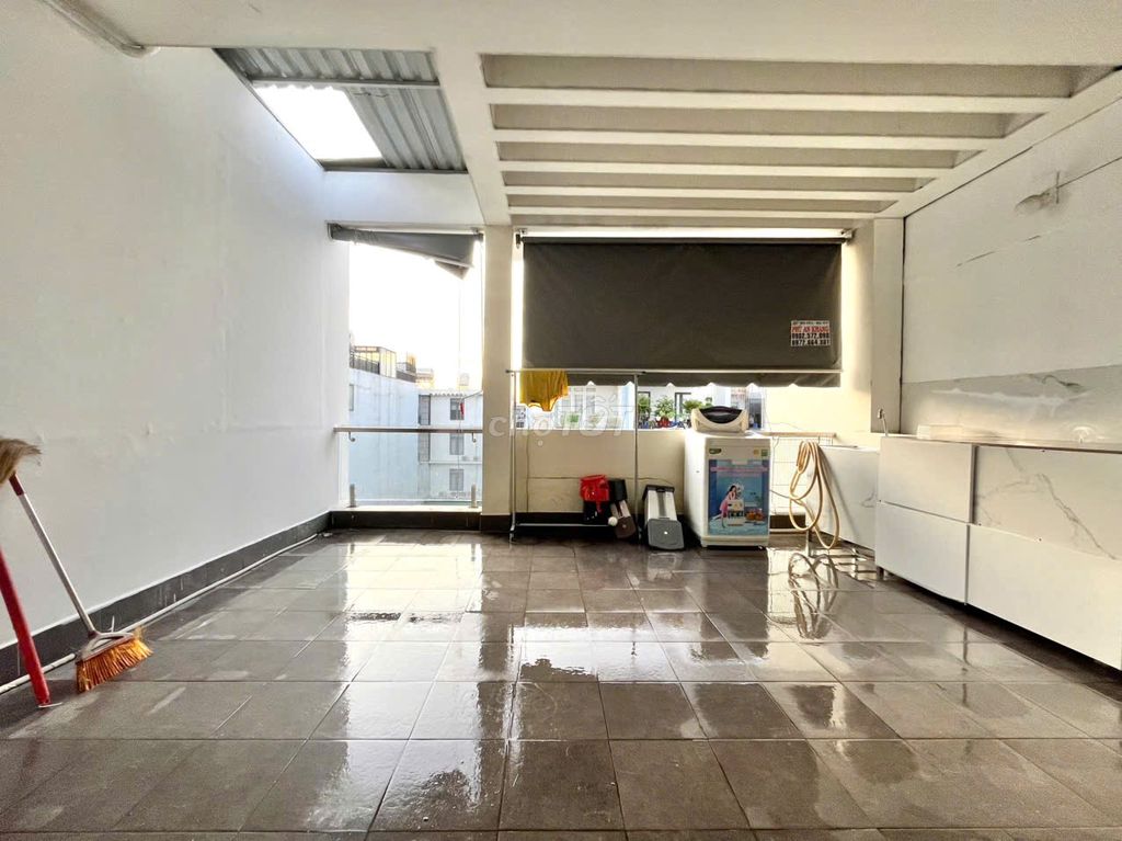 Rent a kitchen room for only 5 million2 in the Big House.