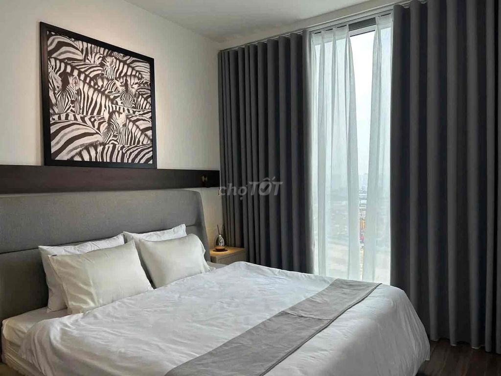 The new apartment is two Lạc Long Quân bedrooms -- close to seven goods, private passage park.