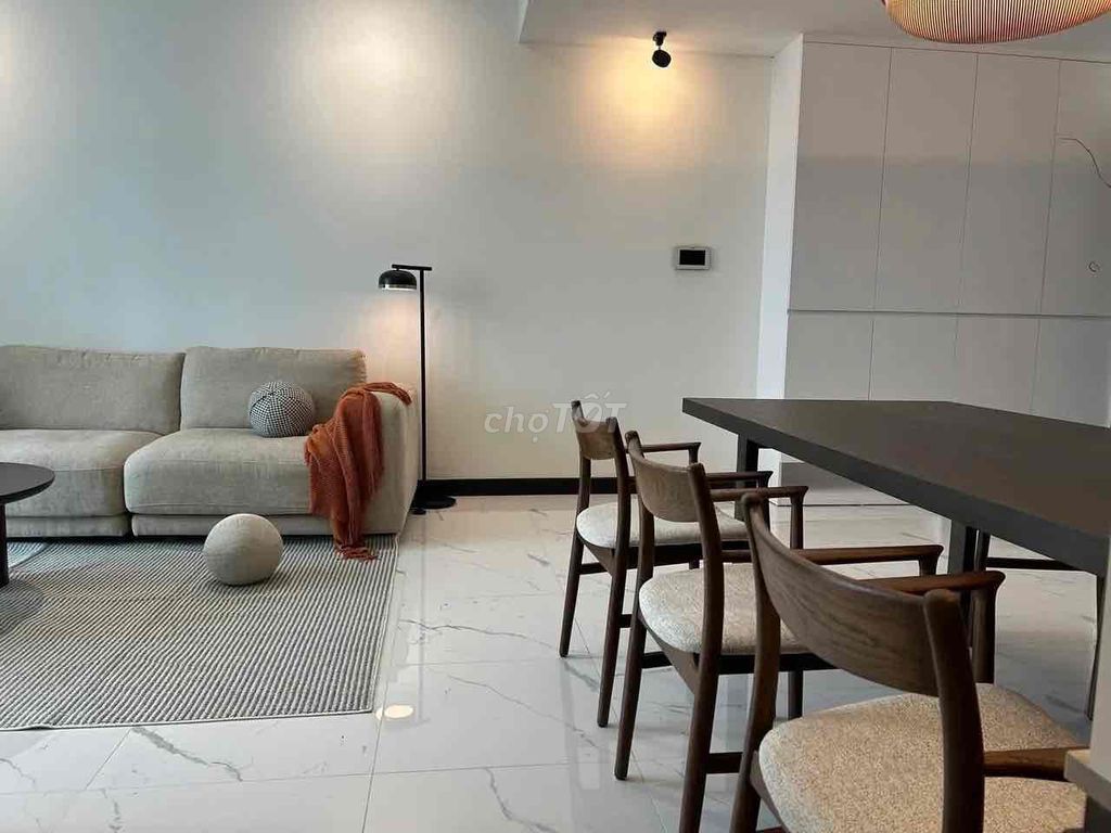 The new apartment is two Lạc Long Quân bedrooms -- close to seven goods, private passage park.