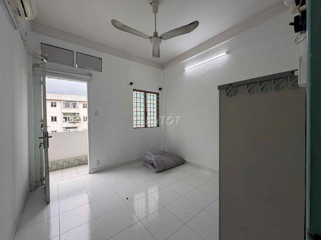 The Old Hồ Văn Huê Home, two bedrooms. A super-beautiful toilet.