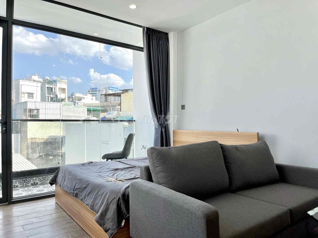 The Studio apartment has a super-scalp balcony in the heart of District 3.
