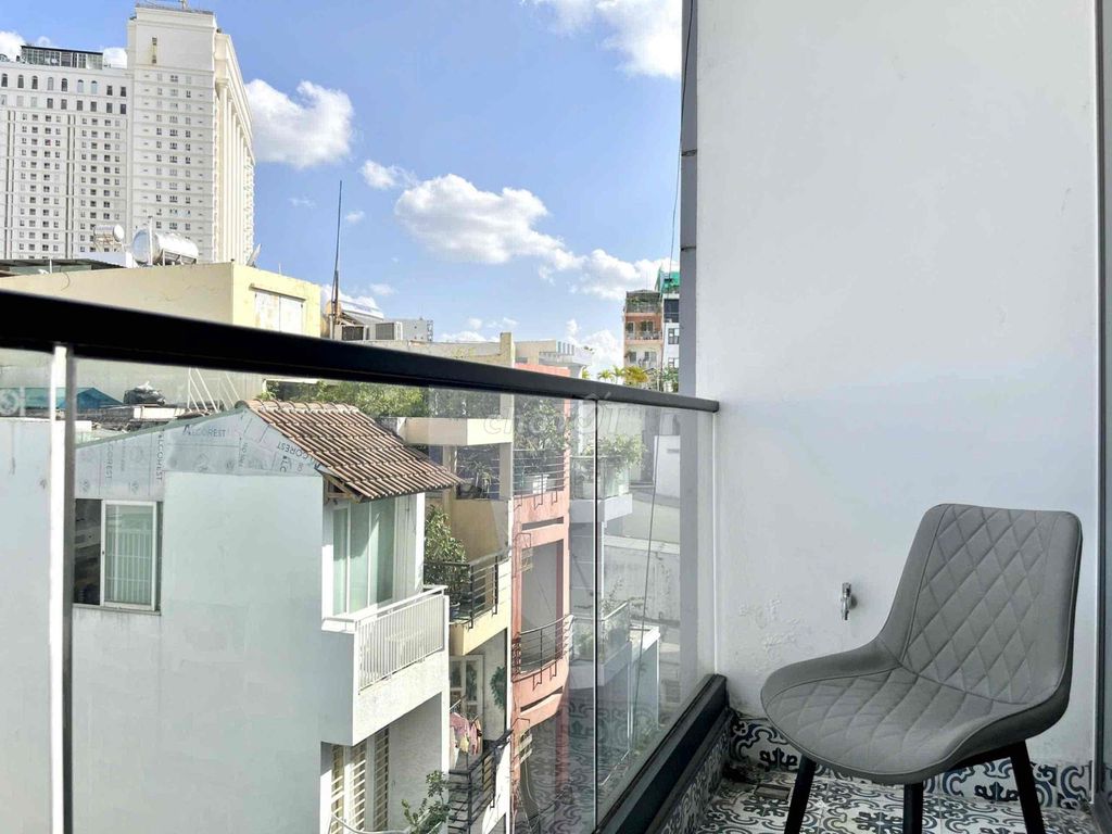 The Studio apartment has a super-scalp balcony in the heart of District 3.
