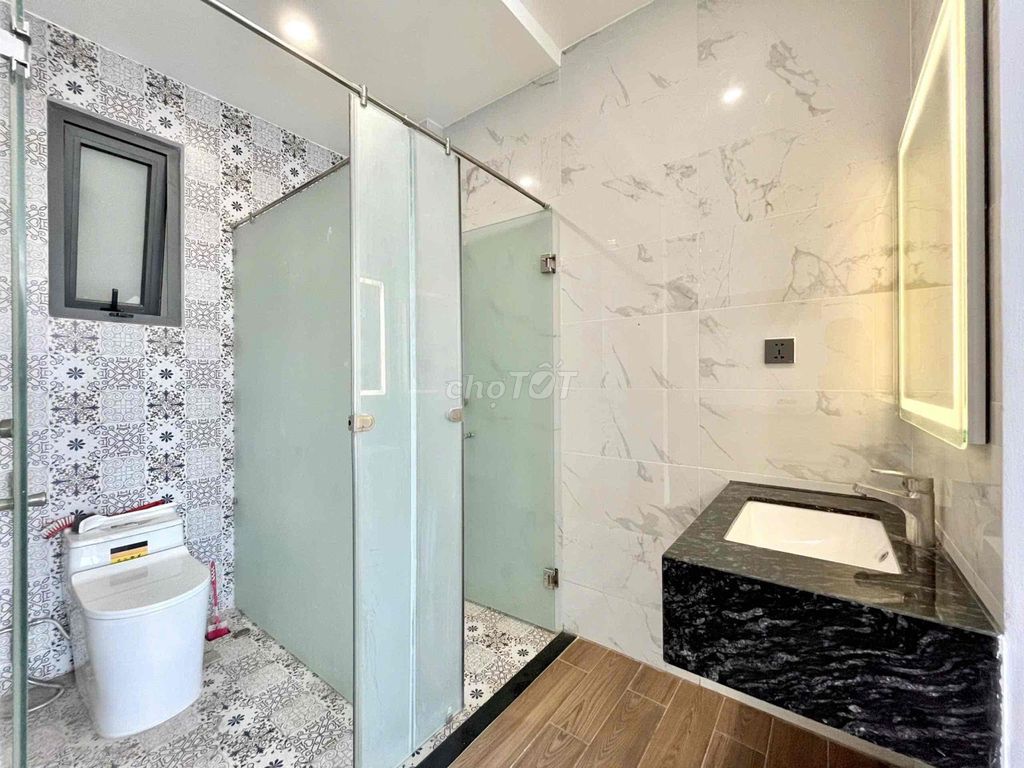 The Studio apartment has a super-scalp balcony in the heart of District 3.