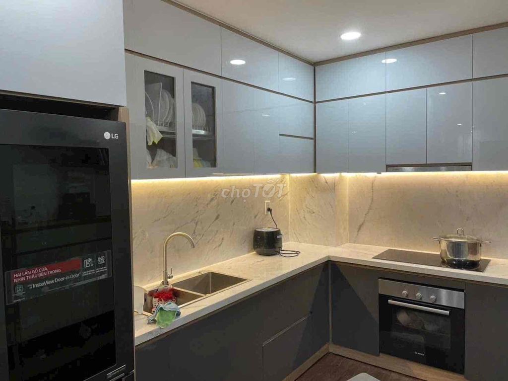 The owner rented three cityland bedrooms full of 16 million a month.