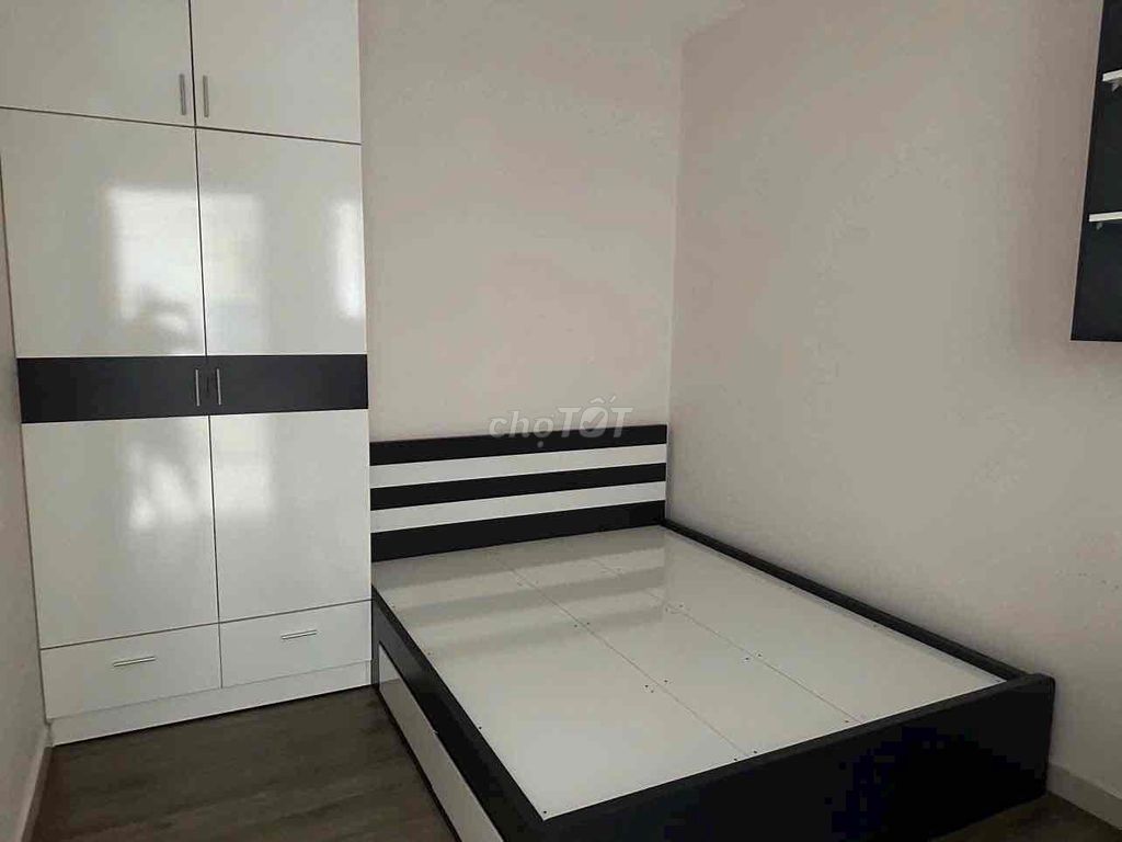It's the owner who rents peace. Two bedrooms. Two bathrooms, nice 10 million a month.