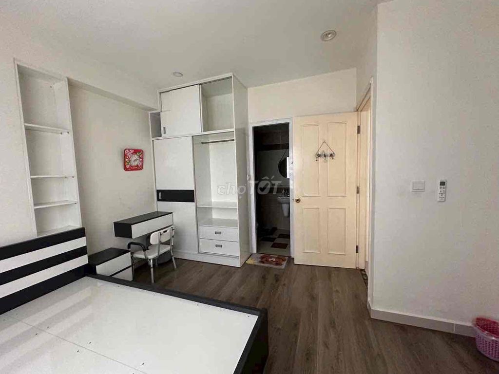 It's the owner who rents peace. Two bedrooms. Two bathrooms, nice 10 million a month.