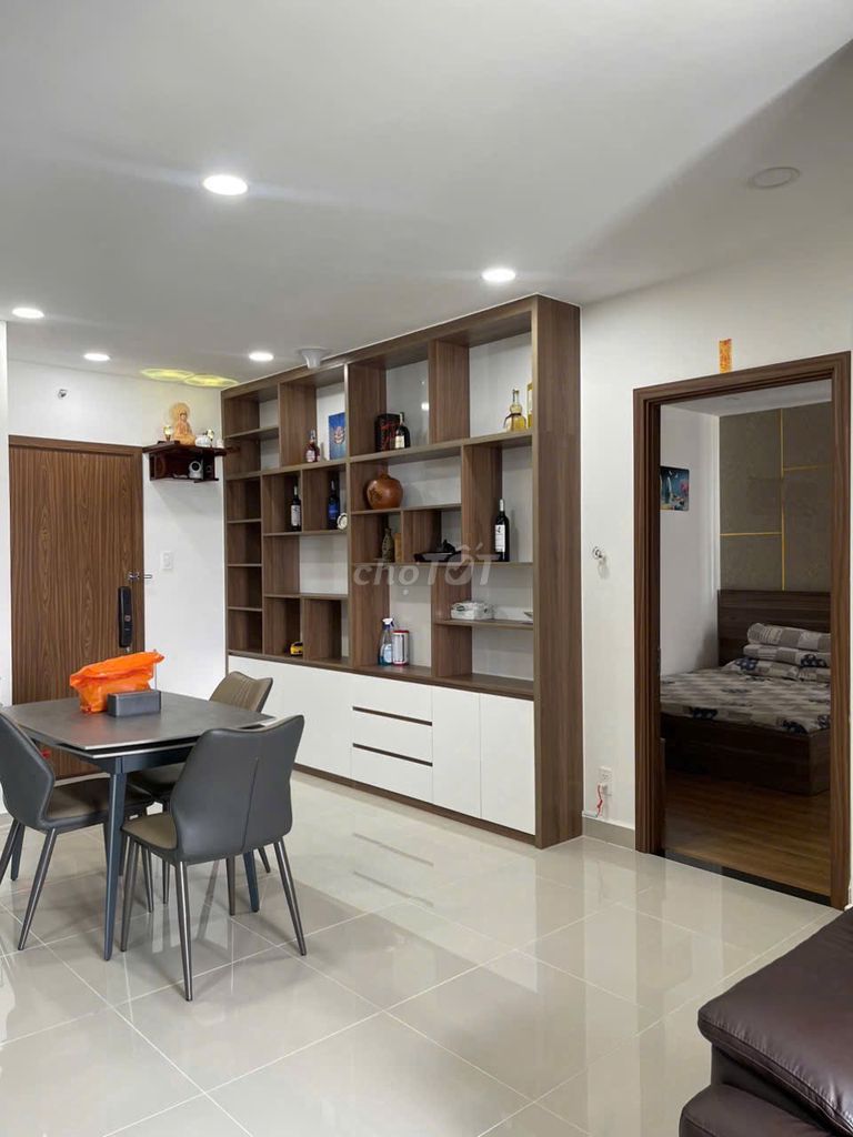 The three bedrooms have 12 million air conditioning a month. It's got 13 million a month.