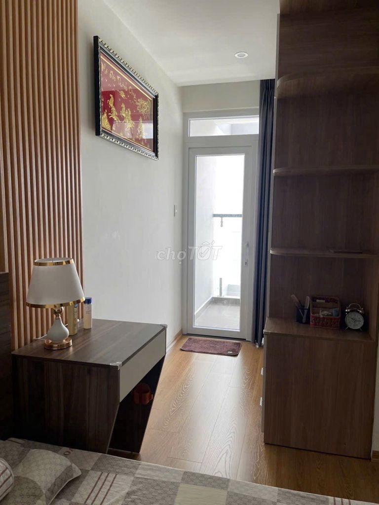 The three bedrooms have 12 million air conditioning a month. It's got 13 million a month.