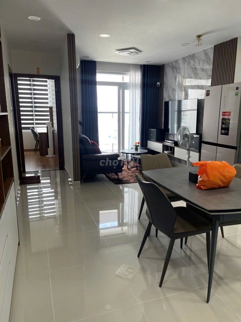 The three bedrooms have 12 million air conditioning a month. It's got 13 million a month.