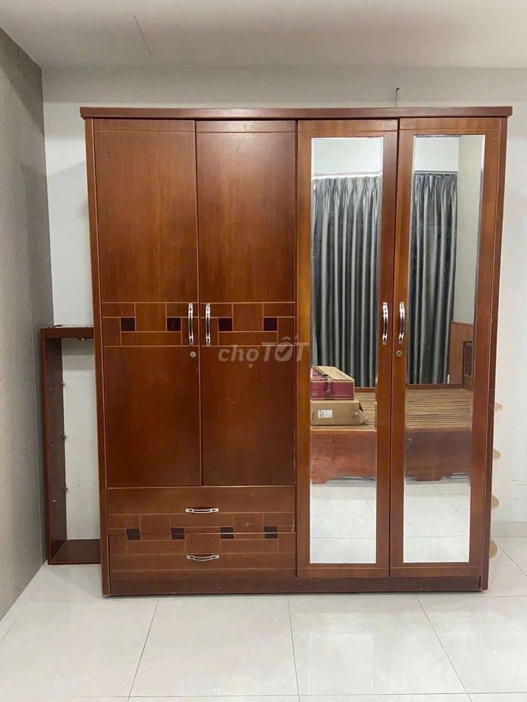 The owner rented the two bedrooms to the two houses. The 82-foot toilets.