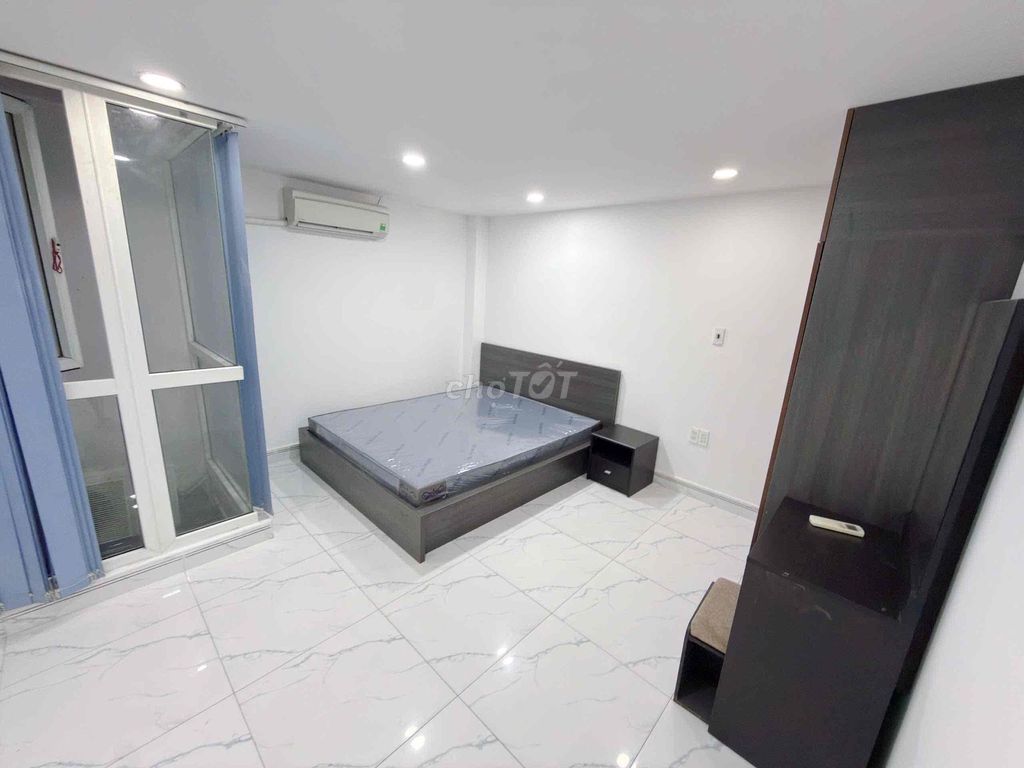 The House of One Bed Near the Tan Son of Nhutang Airport