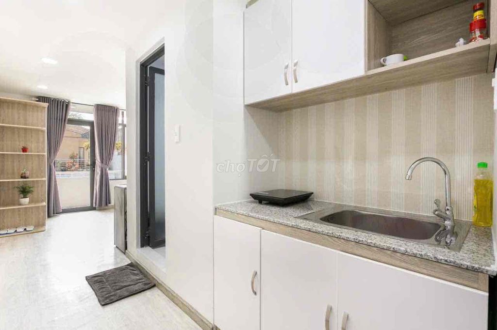 It's the main store for the senior studio -- right in the center of Hai Bà Trưng,