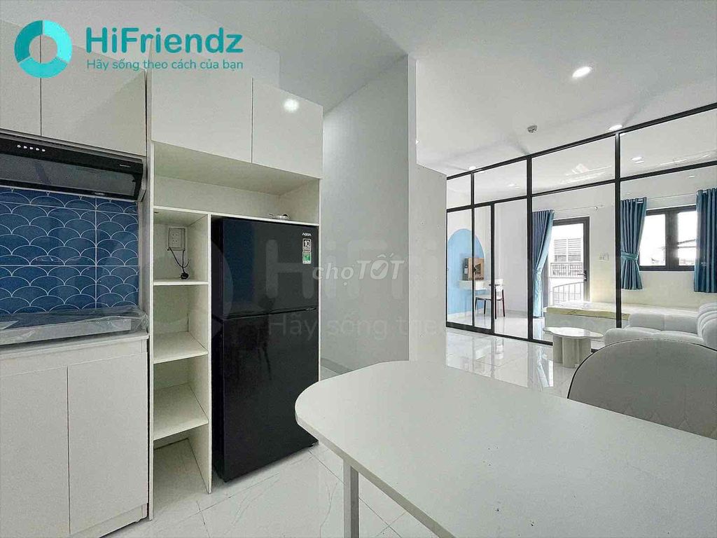 Rent the apartment. A full balconies bedroom.