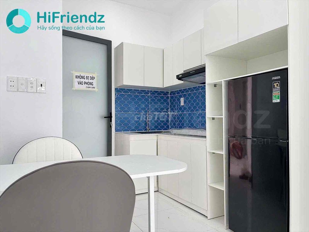 Rent the apartment. A full balconies bedroom.