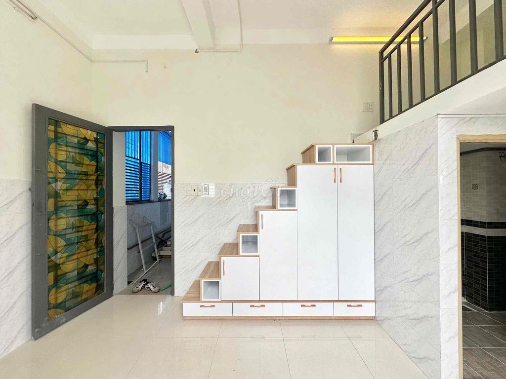 Open a separate balcony near the new market.