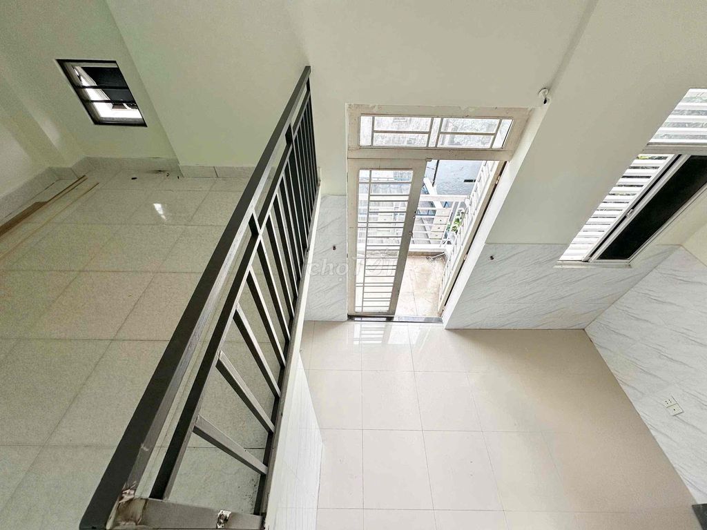 Open a separate balcony near the new market.