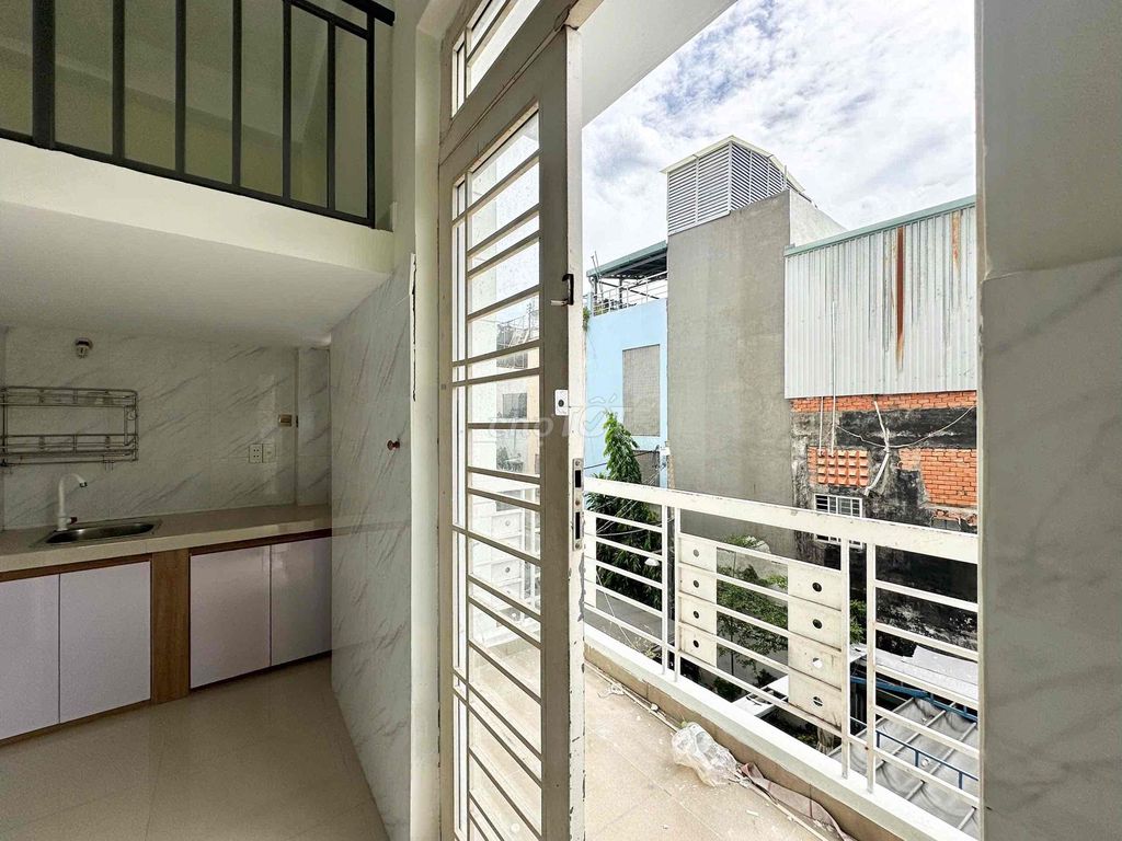 Open a separate balcony near the new market.