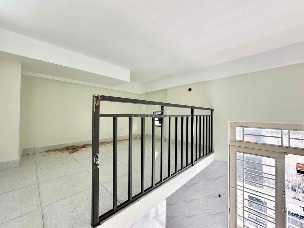 Open a separate balcony near the new market.