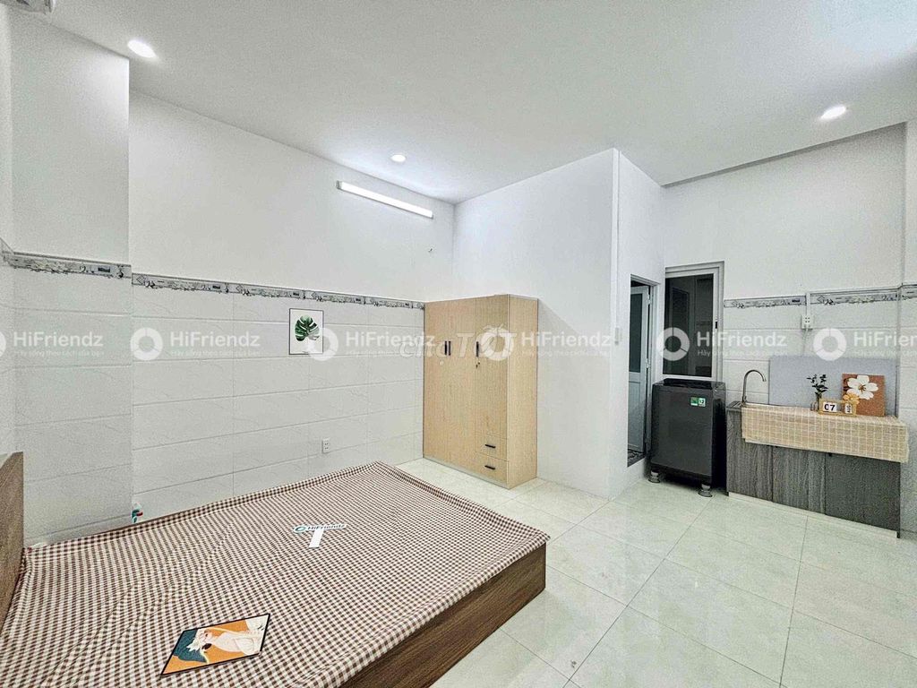 The studio has windows and private washing machines in the room.