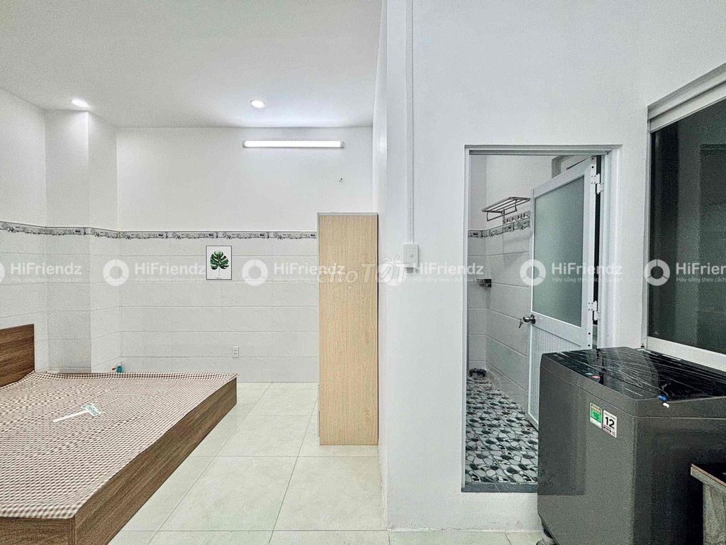 The studio has windows and private washing machines in the room.