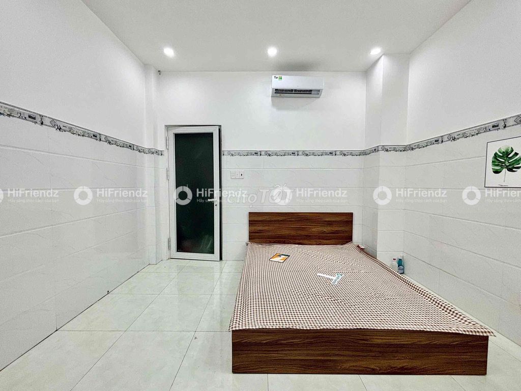 The studio has windows and private washing machines in the room.