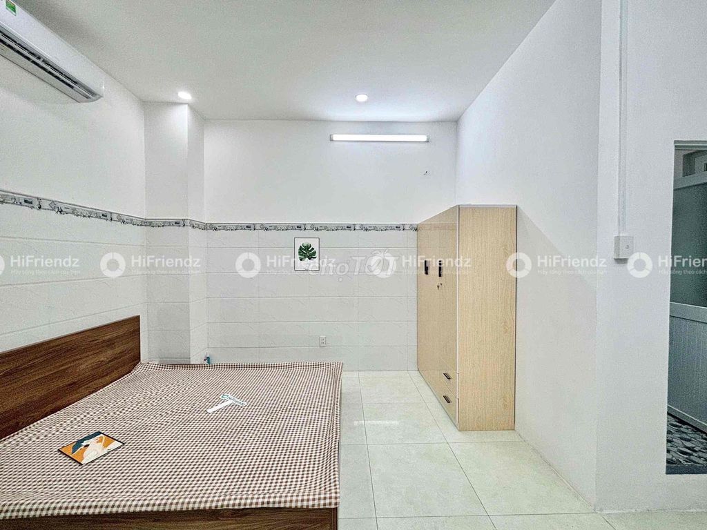 The studio has windows and private washing machines in the room.