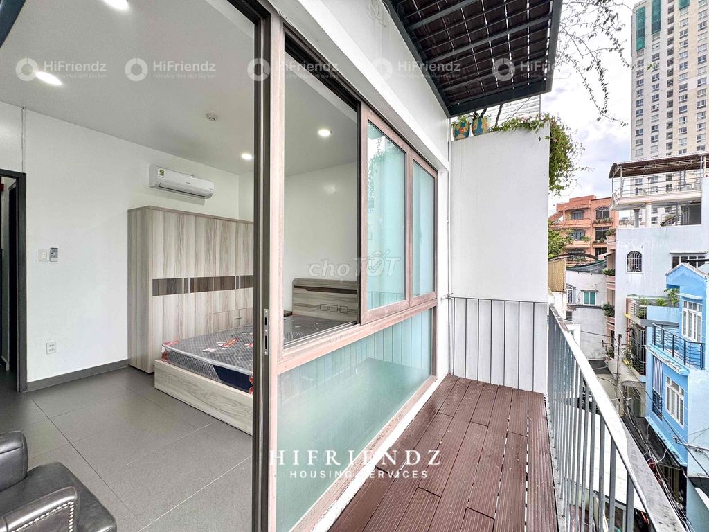 The bancol elevator service apartment is super-spirally close to District 5