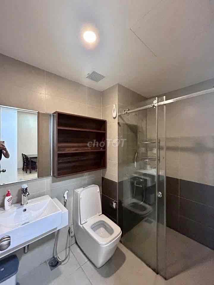 Rent The Sun Avenue District 2, two bedrooms. A toilet, a river view, a nice full interior.