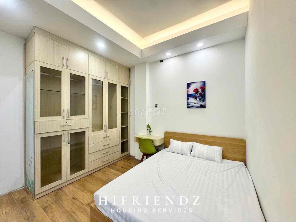The elevator service apartment near the University of Medicine is a nice full interior.