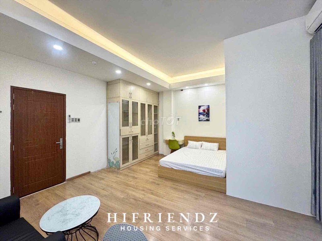 The elevator service apartment near the University of Medicine is a nice full interior.
