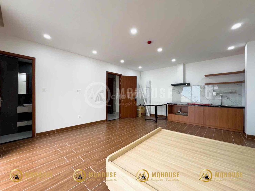 The new apartment is 100 percent in District 1, near New Market, Semi Sa, School of Sa, 3:bt, bedroom.