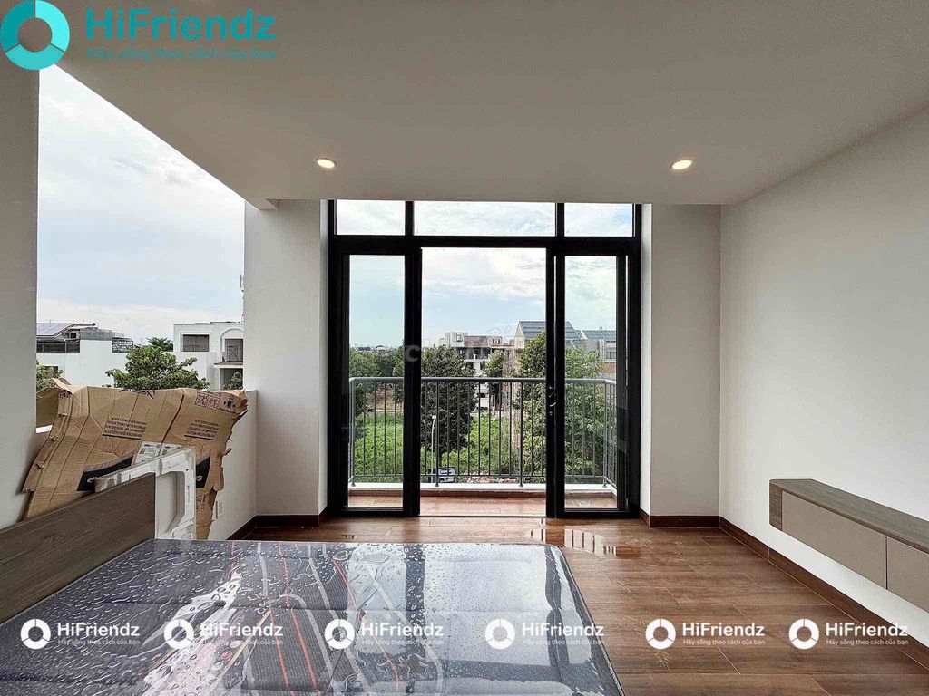 The balcony studio has been super-viewed, super-optimal in the district of 2 deserves to live.