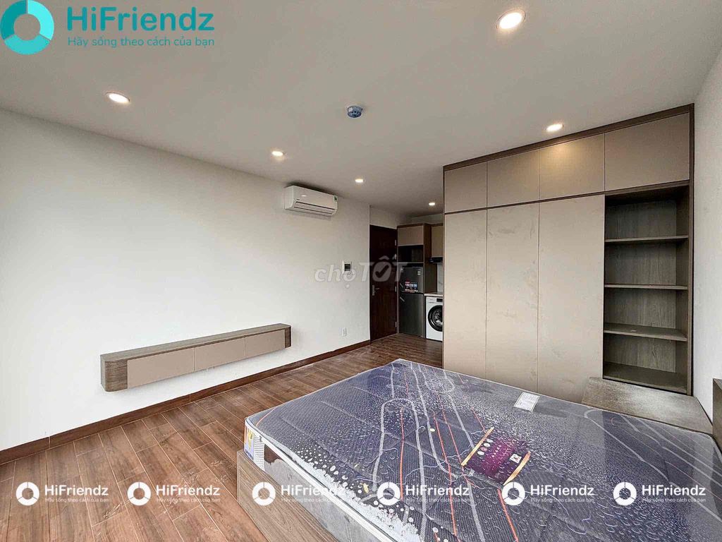 The balcony studio has been super-viewed, super-optimal in the district of 2 deserves to live.