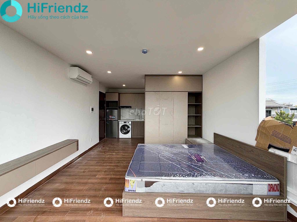 The balcony studio has been super-viewed, super-optimal in the district of 2 deserves to live.