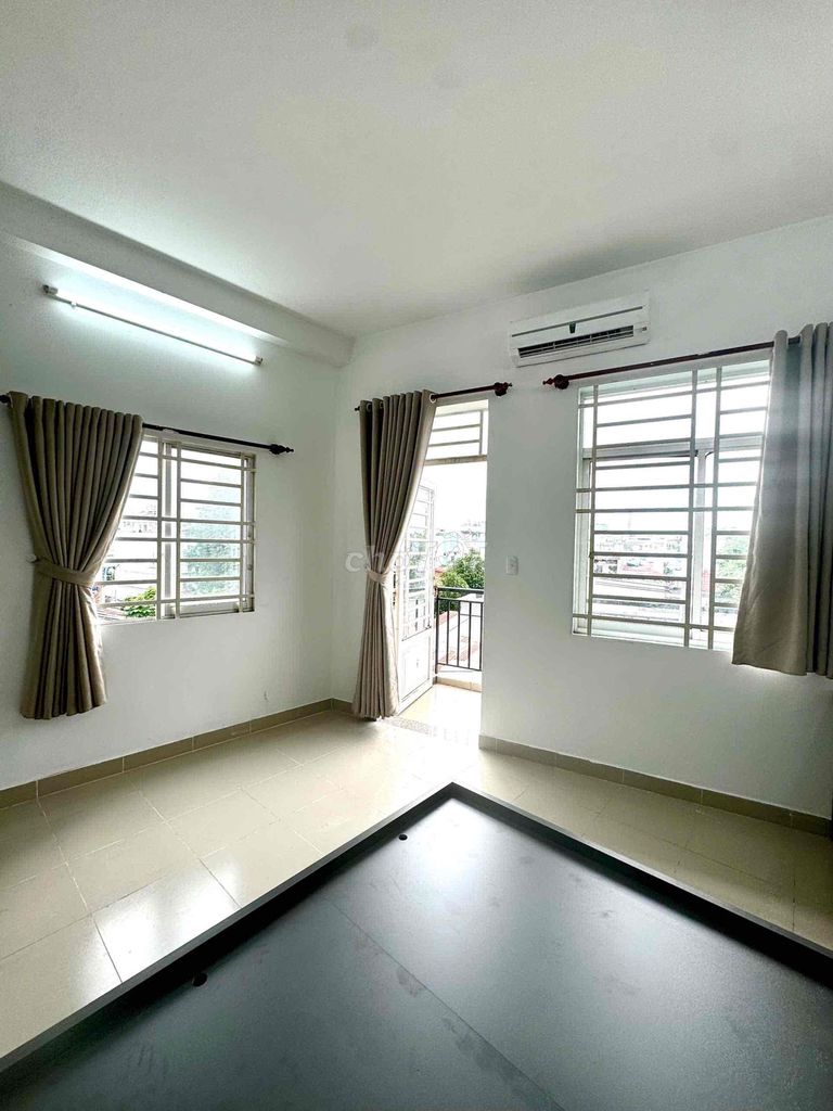 Rent the apartment 30 M2 free balcony Full furniture near the market.
