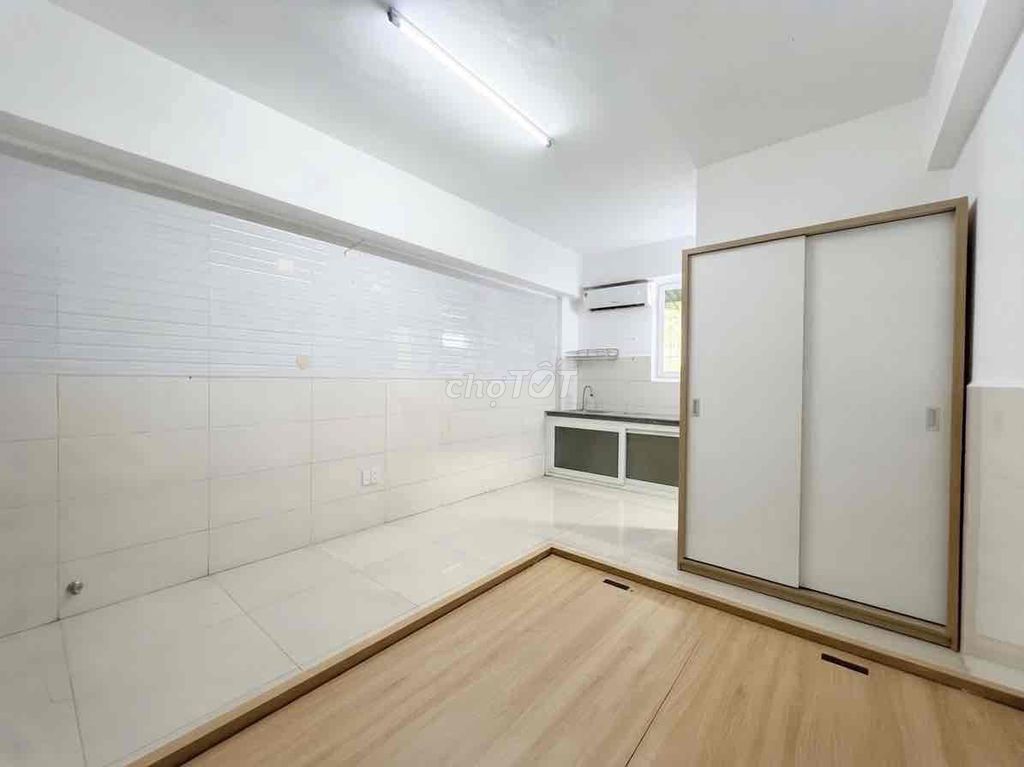 Room one, kitchen room with balconies, full elevator furniture.