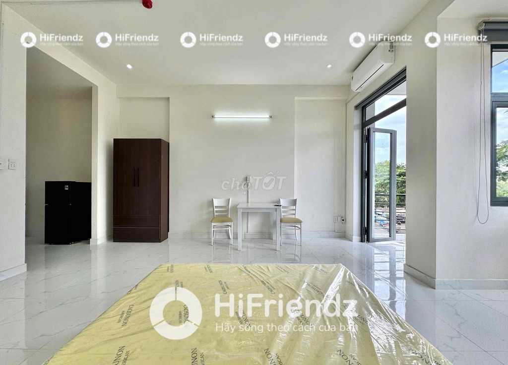 The penthouse 50 M2 right in Tên Lửa -- there's a balcony -- very nice interior.