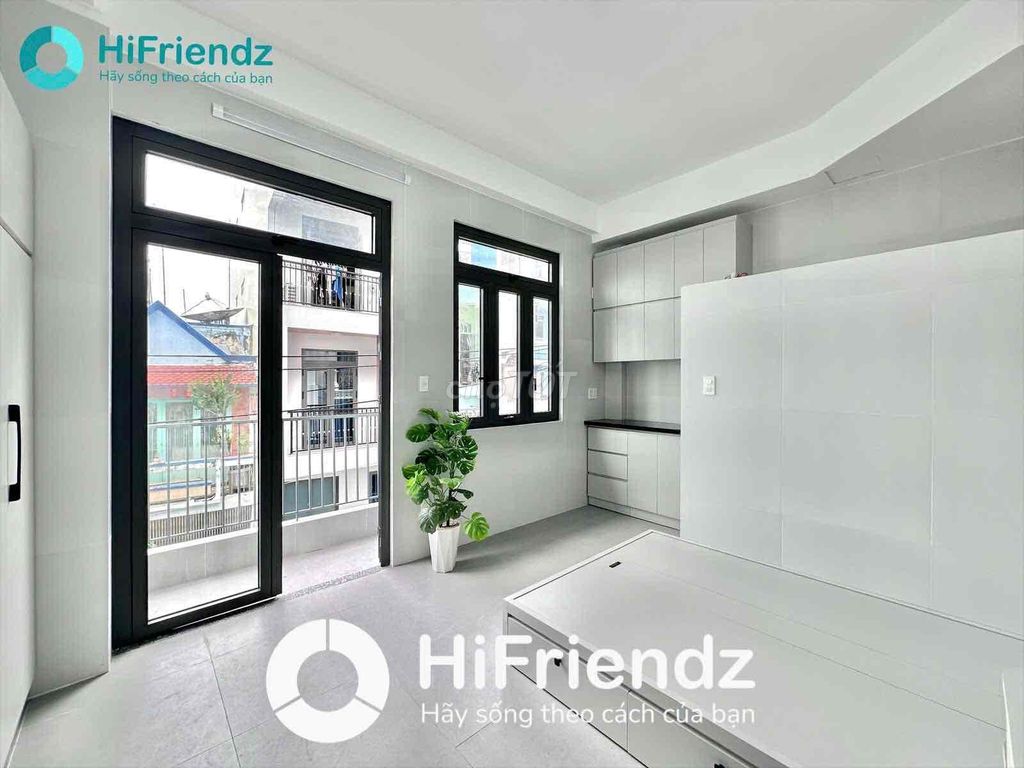 The new construction apartment has 102 in Lạc Long Quân - Europe. There's a full interior balcony.