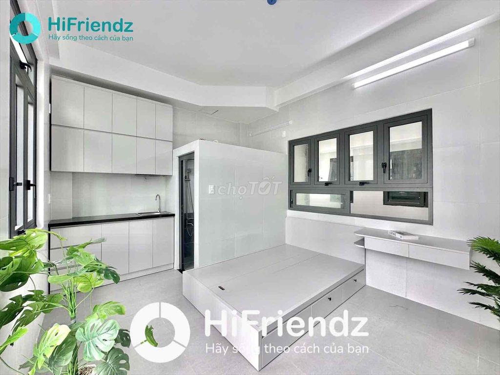 The new construction apartment has 102 in Lạc Long Quân - Europe. There's a full interior balcony.