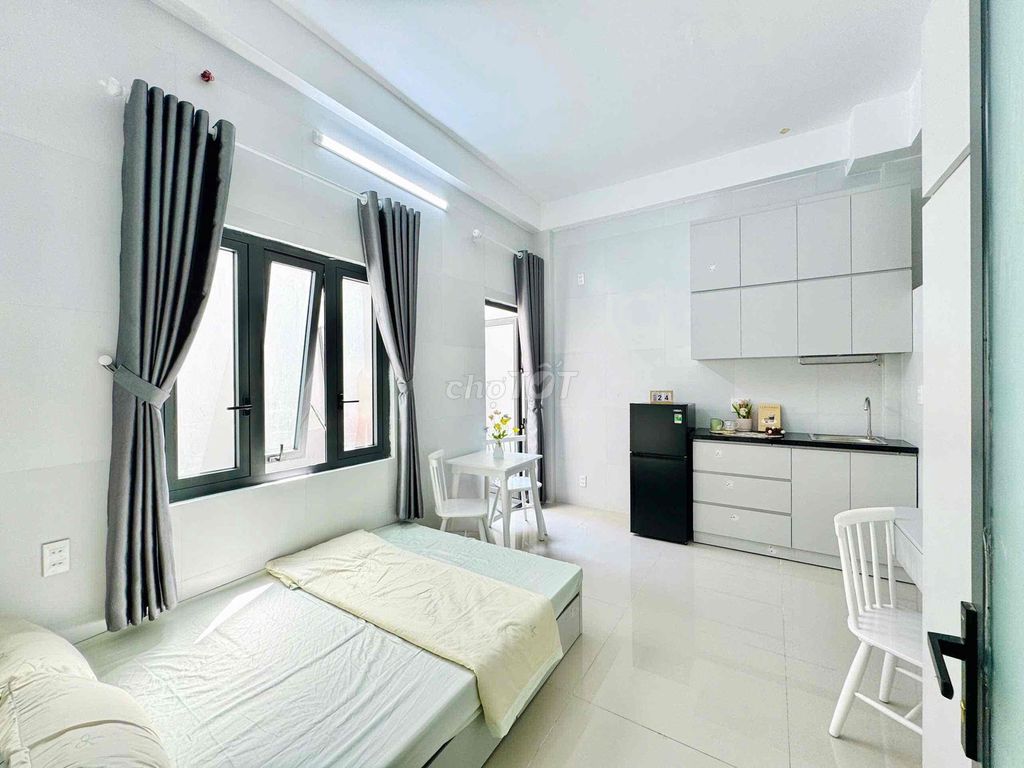 The new construction apartment has 102 in Lạc Long Quân - Europe. There's a full interior balcony.