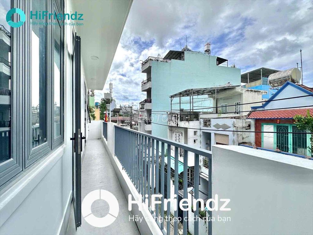 The new construction apartment has 102 in Lạc Long Quân - Europe. There's a full interior balcony.