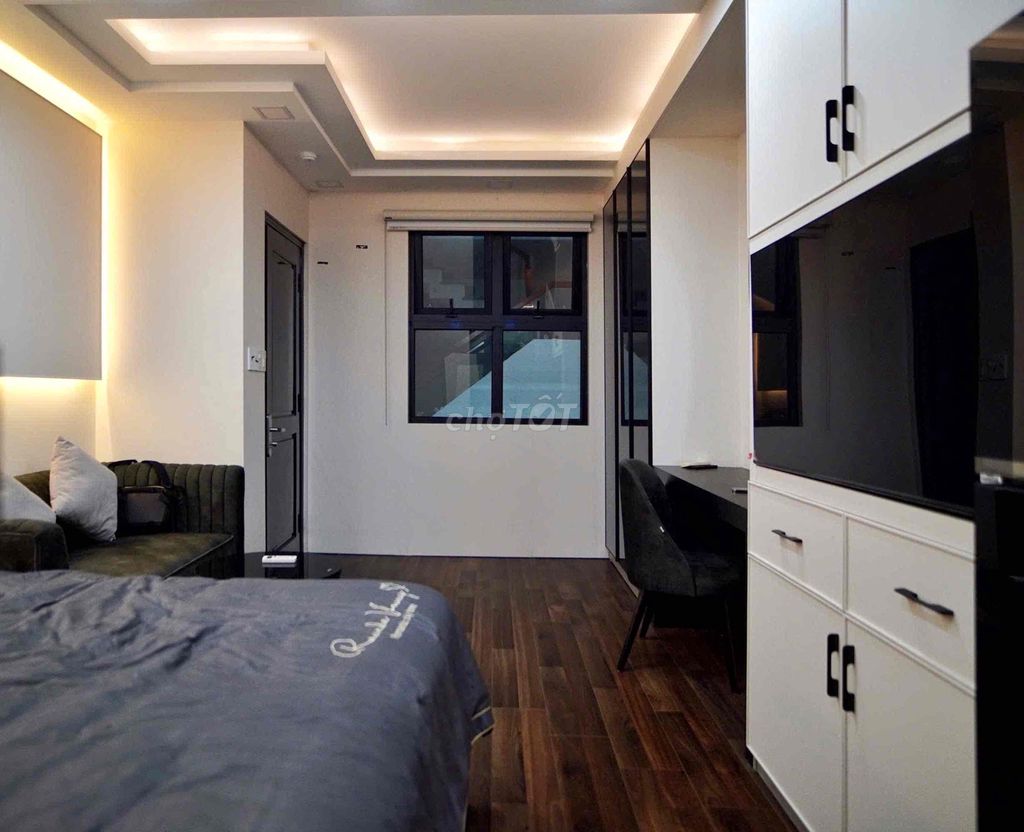 The apartment is a full bedroom near Tan Son Nhut Airport. Nine million9.