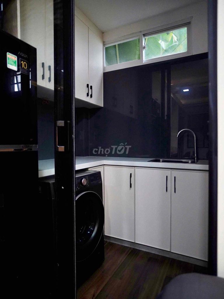 The apartment is a full bedroom near Tan Son Nhut Airport. Nine million9.