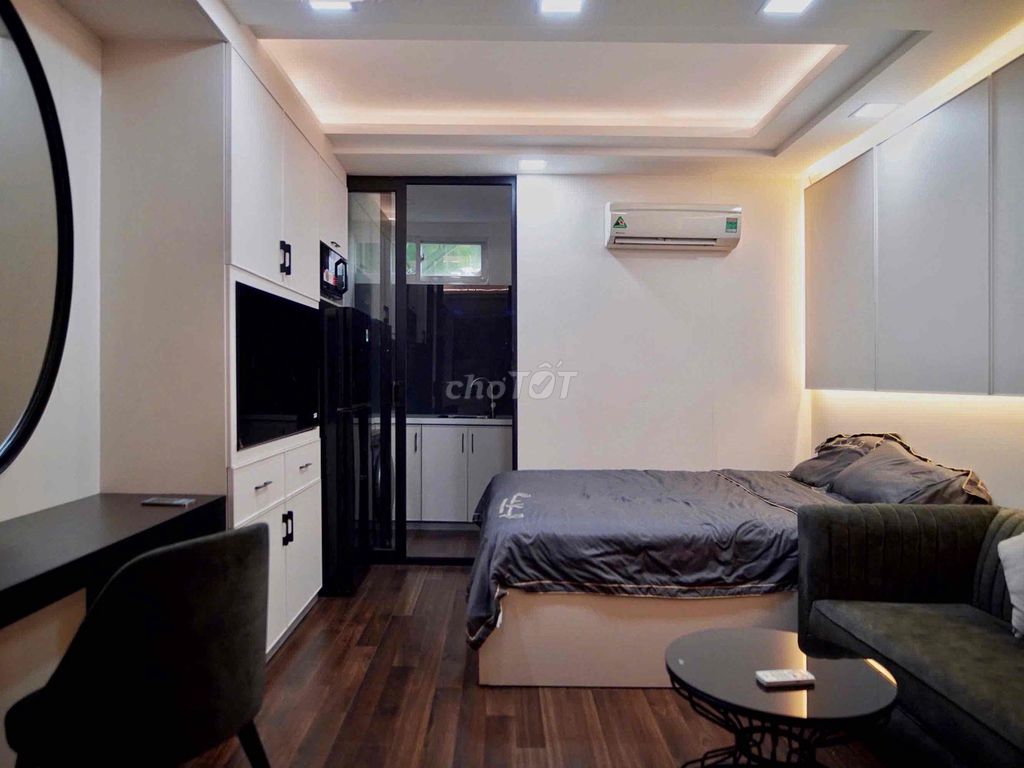 The apartment is a full bedroom near Tan Son Nhut Airport. Nine million9.