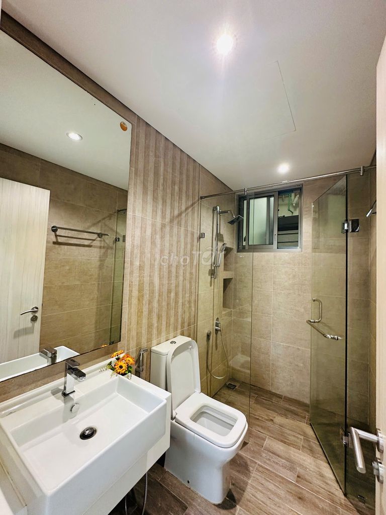 Rent chccméh, pmh, two bedrooms, two toilets, a whole new piece of furniture, for the price: 25 million.