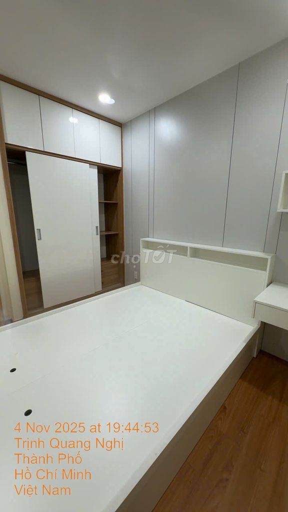 Renting two Dream Homees, 8 near the entire interior, right, clean house.