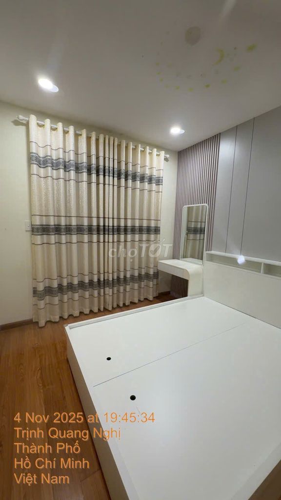 Renting two Dream Homees, 8 near the entire interior, right, clean house.