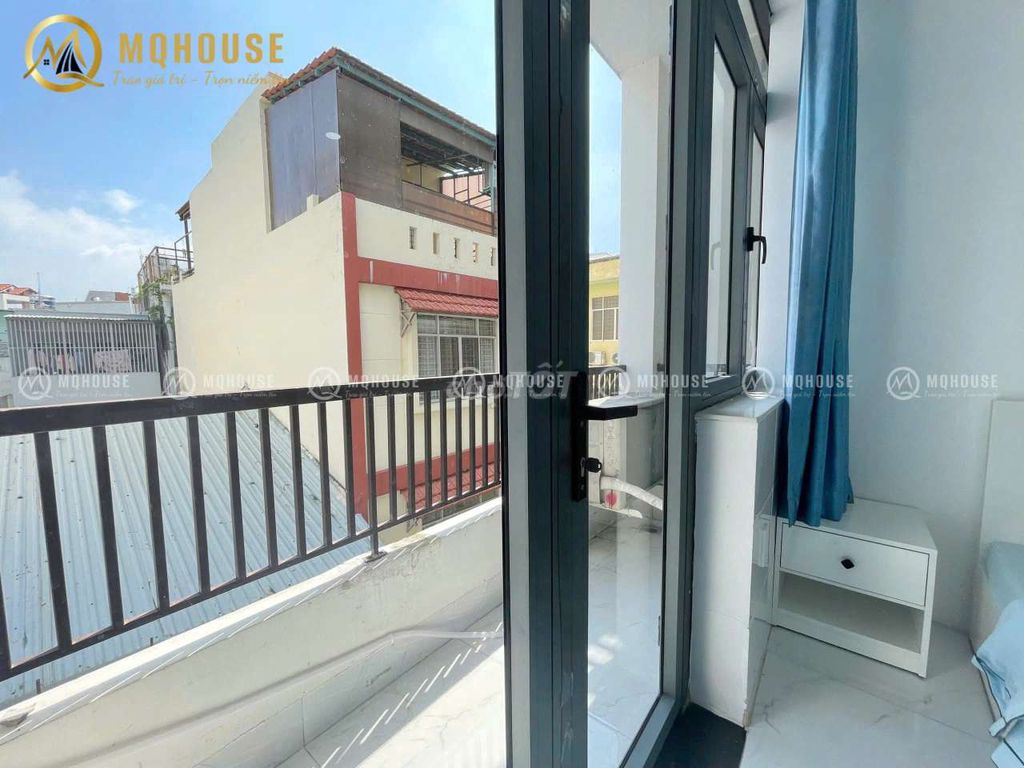 Two public wash-rooms, right at Trường Chinh 7 good.